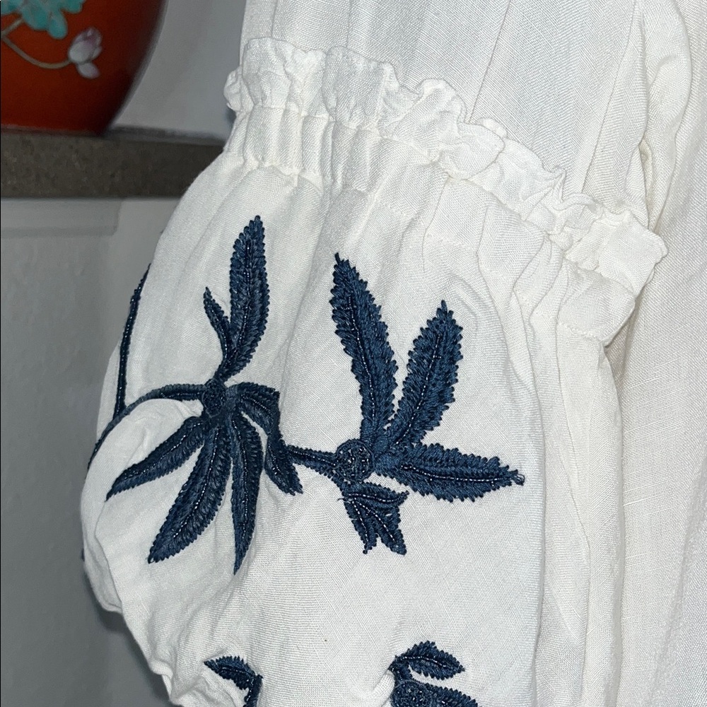Like New Chicos Blue Embroidered Women's Top size 3 US 16 ballon 3/4 sleeves - Picture 7 of 15